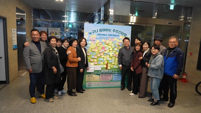 ▲ 시민들이 생활 속 불편사항이나 정책 아이디어를 자유롭게 제안하는 '마을 정책나무'가 운영 3주 만에 100여 건의 의견을 모으며 큰 호응을 얻었다. ⓒ춘천시