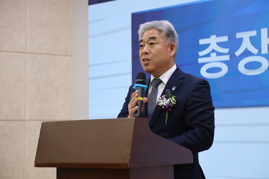 ▲ 천범산 충북도립대교 총장이 도립대에서 열린 취임식에서 인사말을 하고 있다.ⓒ충북도립대학교