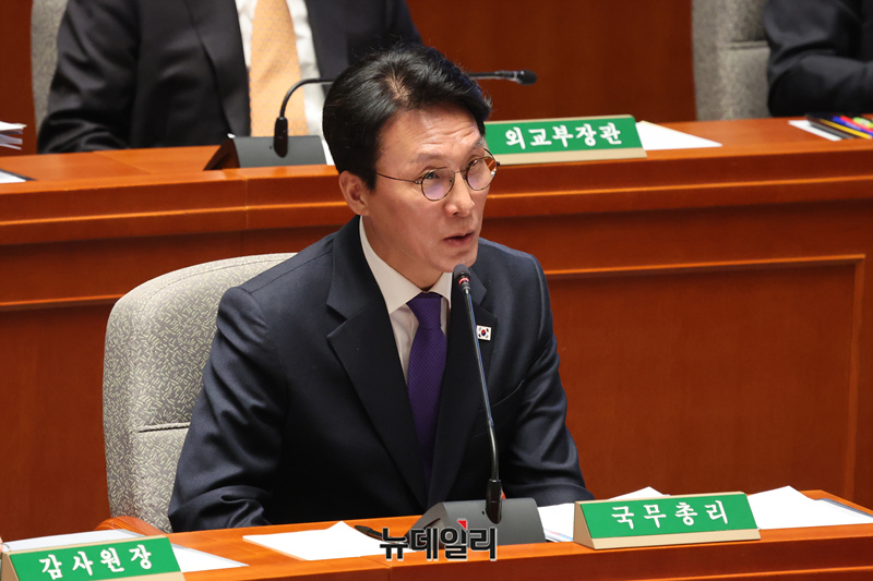 ▲ 김민석 국무총리가 6일 국회에서 열린 예산결산특별위원회 전체회의에서 의원들의 질의에 답하고 있다.ⓒ이종현 기자