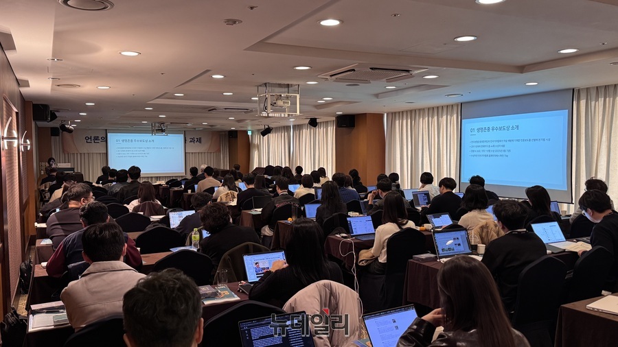 ▲ 5~7일 3일간 제주시 오션스위츠 제주호텔에서 열리는 2025 사건기자 세미나에 참석한 전국 언론사 사회부 기자들이 강의를 듣고 있다. ⓒ정혜영 기자