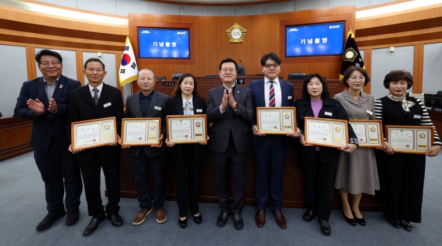 ▲ 2025년 오산시 주민자치위원 표창 수여식ⓒ오산시의회 제공