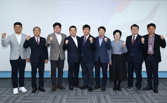 ▲ 강원특별자치도의회 교육위원회가 6일 도의회 세미나실에서 '2025년 캐나다 공무국외연수 결과 보고회'를 개최하고, 지난 9월 캐나다에서 실시한 교육정책 현장연수의 주요 성과를 공유했다. ⓒ강원특별자치도의회