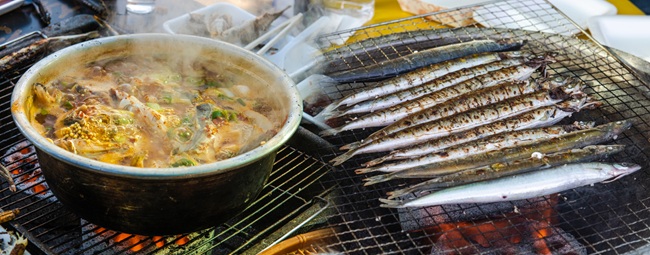 ▲ 가을철 동해안의 별미를 즐길 수 있는 '제16회 속초 양미리·도루묵 축제'가 7일부터 16일까지 10일간 속초항 항만부지(청호동 1341-1번지 일원)에서 열린다. ⓒ속초시