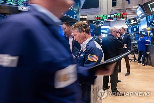 ▲ 미국 증권거래소에서 투자자들이 거래를 하고 있다. /AFP 연합뉴스