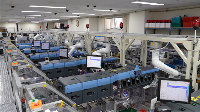 ▲ 로봇시스템이 지폐를 계수·입력·분류하는 모습. ⓒ강원랜드