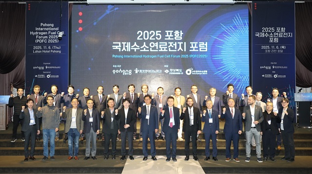 ▲ 2025 포항 국제수소연료전지 포럼(POFC 2025)이 지난 6일 라한호텔 포항에서 국내외 수소 산업 전문가 200여 명이 참석한 가운데 열렸다.ⓒ포항시
