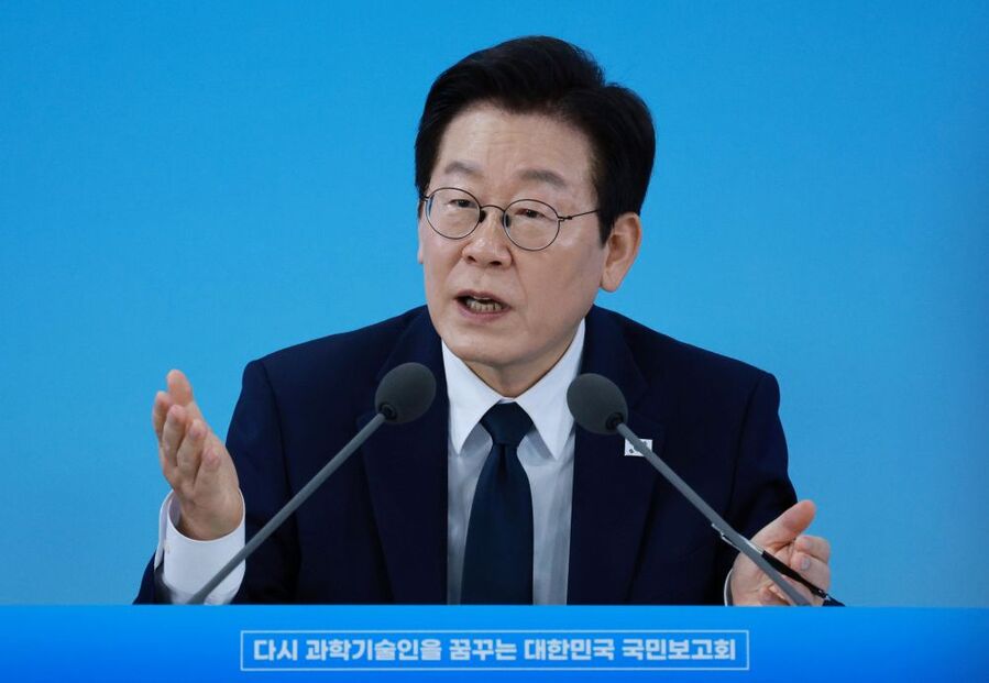 ▲ 이재명 대통령이 7일 대전 유성구 국립중앙과학관에서 열린 다시 과학기술인을 꿈꾸는 대한민국 국민보고회에서 발언하고 있다. ⓒ뉴시스