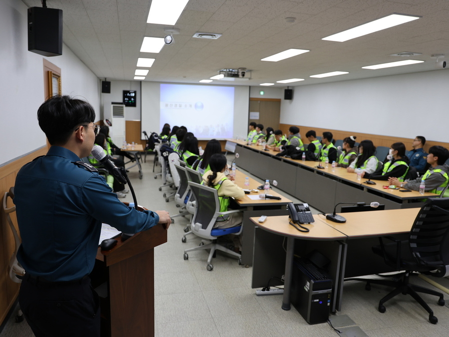 ▲ ‘시민경찰학교’ 수료식 개최ⓒ광주광산경찰서 제공