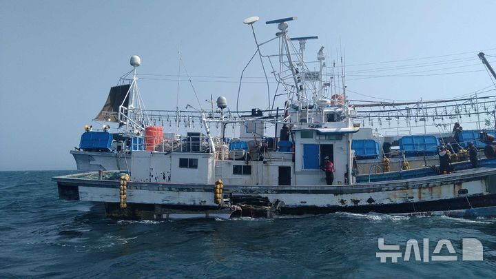 ▲ 사고 어선 파손 부위.ⓒ뉴시스