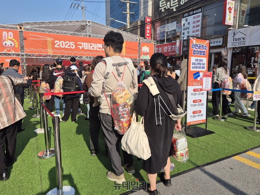 ▲ 라면공작소에서는 자신의 취향에 맞게 라면을 조합해볼 수 있다.ⓒ조현우 기자