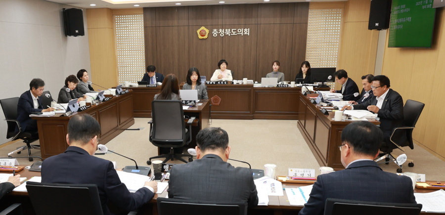 ▲ 충북도의회 산업경제위원회 행정사무감사 장면.ⓒ충북도의회