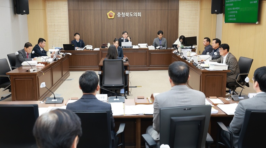 ▲ 충북도의회 정책복지위원회가 7일 보건환경연구원 등 유관 기관을 대상으로 2025년도 행정사무감사를 진행하고 있다. ⓒ충북도의회