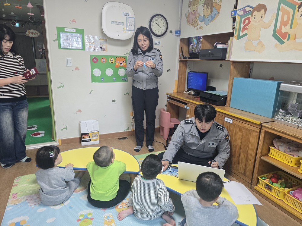 ▲ “미아 방지를 위한 찾아가는 지문사전등록”을 실시ⓒ광주광산경찰서 제공