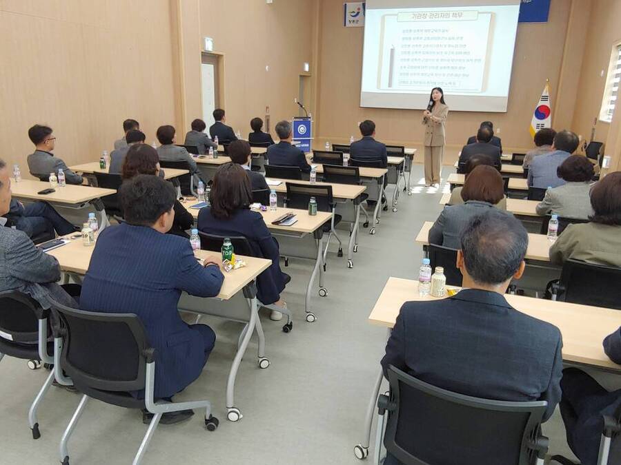 ▲ 고위직 공무원을 대상으로 4대폭력(성희롱, 성폭력, 성매매, 가정폭력) 예방교육을 실시했다.ⓒ장흥군 제공