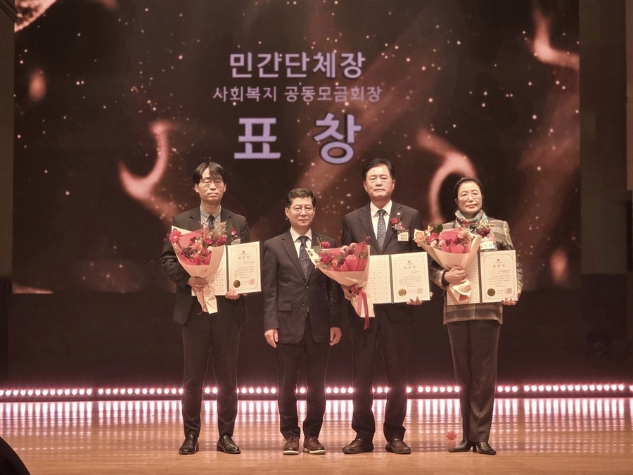 ▲ ‘2025년 제14회 대한민국 나눔국민대상’ 시상식에서 사회복지공동모금 회장상을 수상ⓒ장흥군 제공