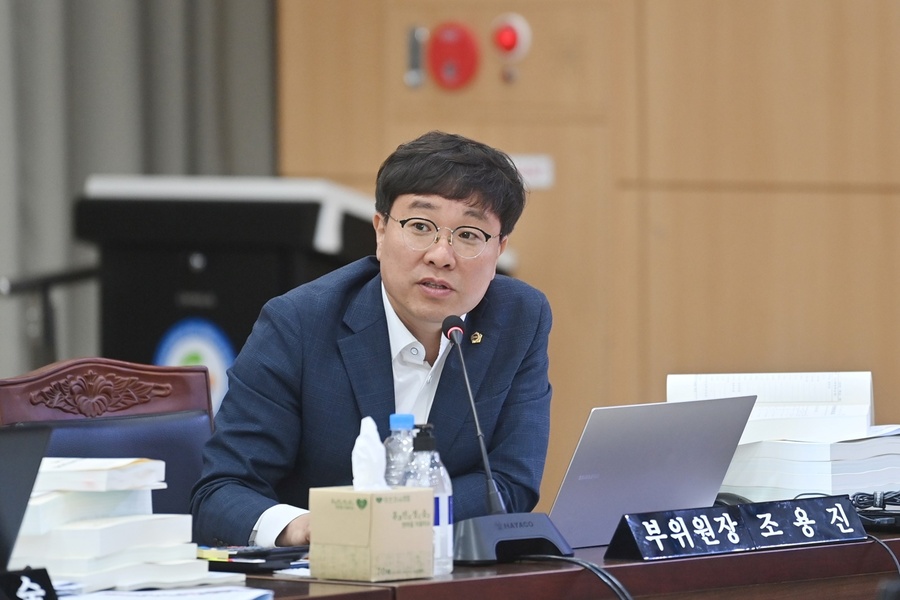 ▲ 조 의원은 “학령인구의 감소는 회피할 수 없는 현실이기 때문에 학교 통폐합은 효율적 교육행정서비스의 제공과 무엇보다도 학생들을 위한 최선의 조치로 이해해야 한다”라고 주장했다.ⓒ경북도의회