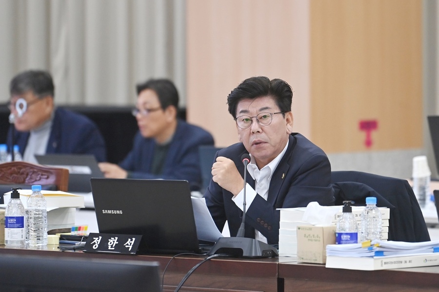 ▲ 교육위원회 소속 정한석 의원(칠곡1, 국민의힘)은 지난 7일 도교육청 행정사무감사에서 경상북도교육청의 직장내 괴롭힘 사안처리 과정에 전문성을 보완하고, 신속한 사안 심사를 통해 화합하는 조직문화를 형성해 줄 것을 주문했다.ⓒ경북도의회