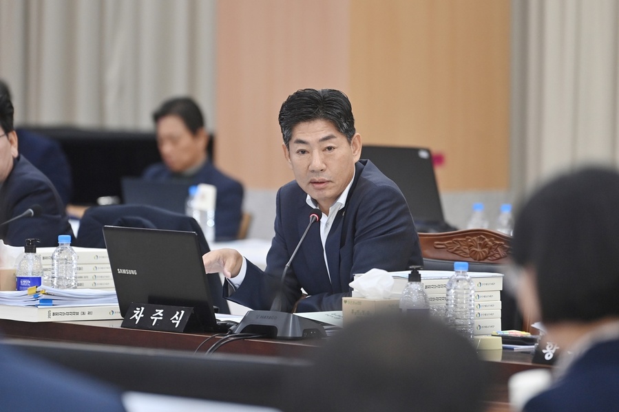 ▲ 경북도의회 차주식 의원(경산1)은 7일 열린 교육위원회 행정사무감사에서 특성화고 취업지원관 제도의 운영 체계 전반이 여전히 미흡하다고 지적하며, 전문성 기반의 선발 기준과 역할 표준화, 그리고 성과 검증 체계 마련이 필요하다고 강조했다.ⓒ경북도의회