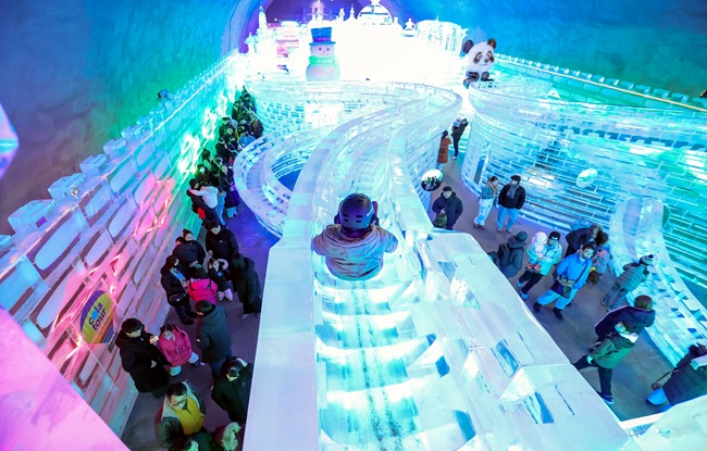 ▲ 지난 1월에 열린 2025 얼음나라 화천산천어축제 모습. ⓒ화천군