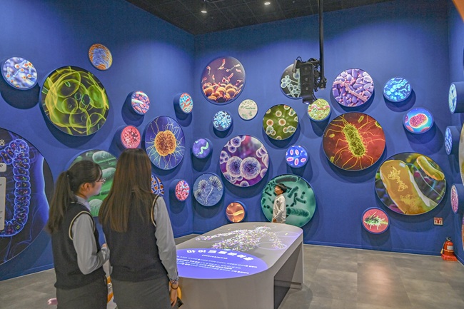 ▲ 전국 최초로 의료·생명 분야에 특화된 '국립강원전문과학관'이 지난 7일 과학관 빅뱅광장에서 개관식을 열고 본격적인 운영을 시작했다. ⓒ원주시