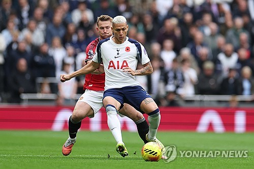 ▲ 토트넘과 맨유가 후반 추가시간에만 2골을 주고 받았고, 결국 2-2로 비겼다.ⓒ연합뉴스 제공