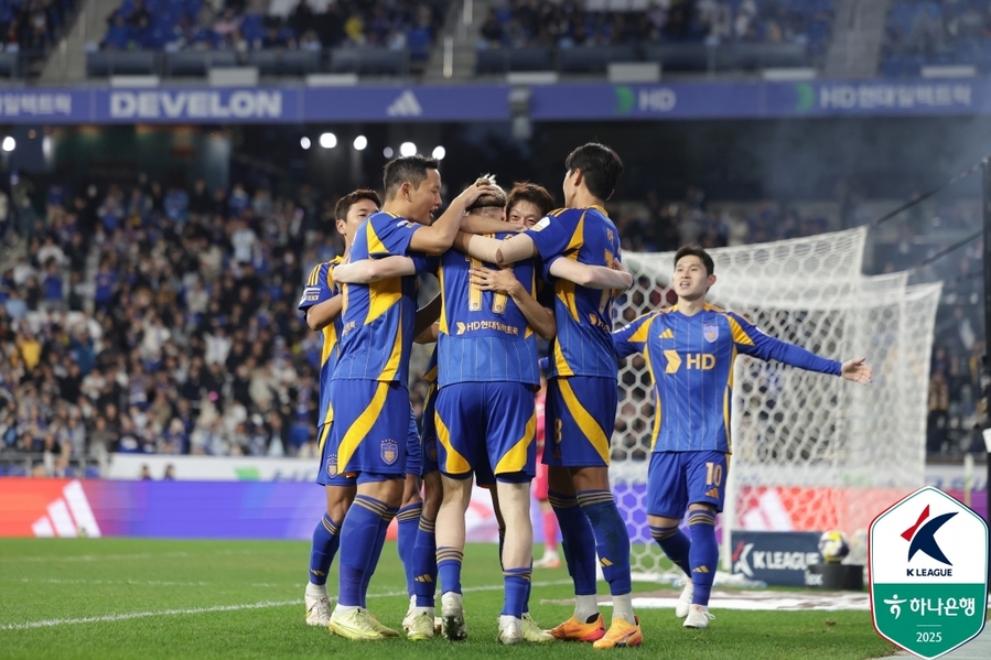 ▲ 루빅손의 선제 결승골을 앞세운 울산이 수원FC를 1-0으로 격파했다.ⓒ한국프로축구연맹 제공