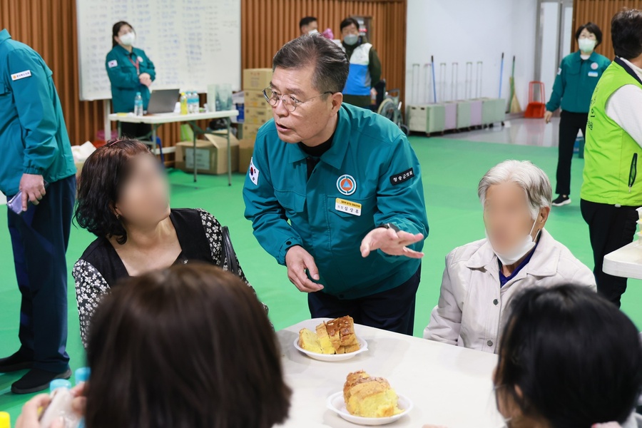 ▲ 군민의 목소리를 듣고 삶의 현장에 도움이 되는 방법을 찾는 것이 진정한 의정활동이라는 일념으로 의정활동을 펼치고 있는 심상휴 의장.ⓒ청송군의회