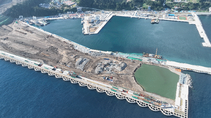 ▲ 경북 울릉군 사동항 울릉공항 건설 현장 드론 촬영 캡처. ⓒ국토부