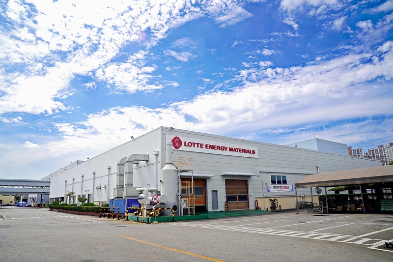 ▲ 롯데에너지머티리얼즈 익산공장