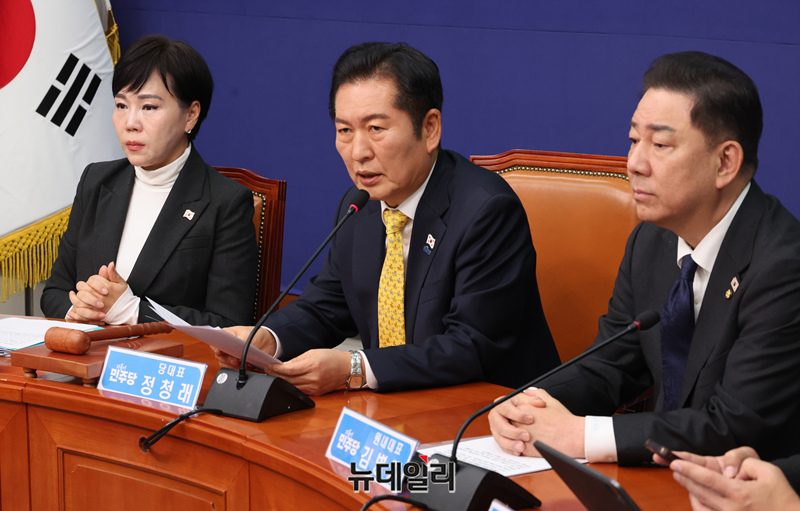 ▲ 정청래 더불어민주당 대표가 지난 3일 오전 국회에서 열린 최고위원회의에서 모두발언을 하고 있다.ⓒ이종현 기자