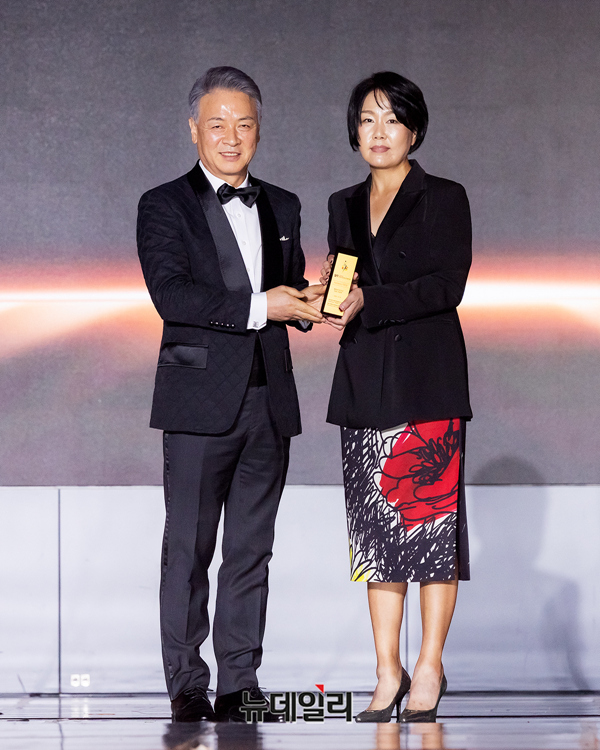 ▲ 아시아뷰티 기업인상 예랑프로덕션 이현주 대표