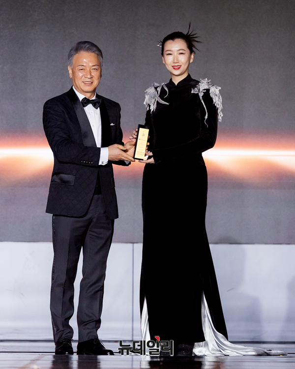 ▲ 한중문화교류 모델스타상 曲迪娜(곡디나, QU DINA)