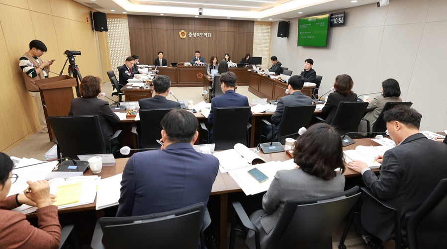 ▲ 충북도의회 행정문화위원회의 행정사무감사 장면.ⓒ충북도의회