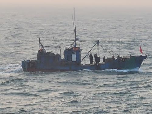 ▲ 서해상에서 불법 조업을 하던 중국어선이 지난 3월 해경에 나포됐다. ⓒ서해5도 특별경비단 제공