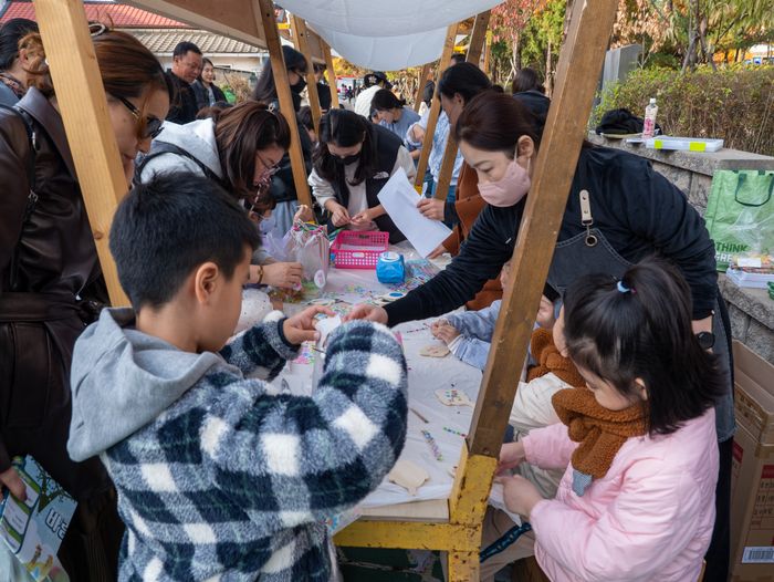 ▲ 최근 인천시 미추홀 구 용현 2동 수인선 바람길 숲 잔디 광장에서 열린 ‘제1회 비랑이 마을 문화제 바람 길의 숲’ 행사 ⓒ인천도시공사 제공