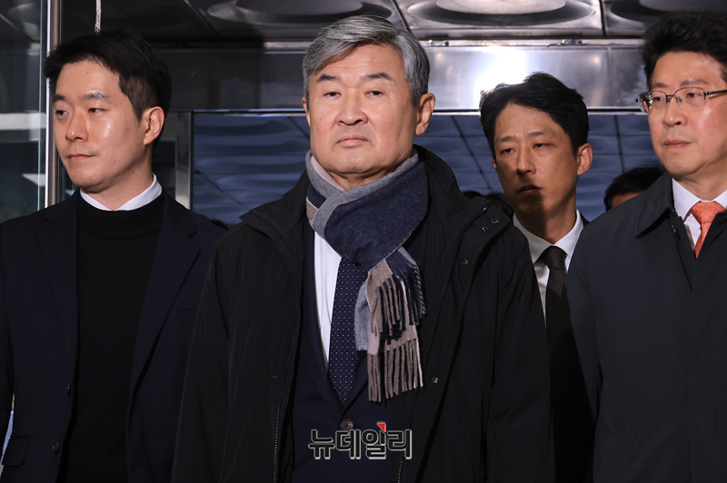 ▲ 국정원법 위반, 직무유기 등의 혐의를 받고 있는 조태용 전 국가정보원장이 11일 오전 서울 서초구 서울중앙지법에서 열린 구속 전 피의자 심문에 출석하고 있다.  ⓒ정상윤 기자