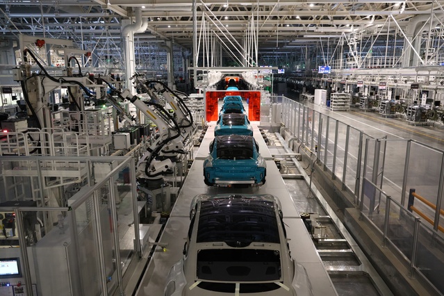 ▲ 샤오미 전기차 공장에서 차량이 생산되는 모습.ⓒ샤오미