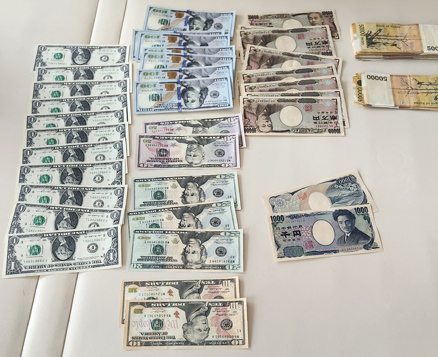 ▲ 대구시와 대구지방국세청은 10월 21일부터 24일까지 대구와 서울 소재 고액체납자 거주지에 대해 합동 가택수색을 실시하고, 현금 650만 원과 명품가방 12점 등 5천만 원 상당의 동산을 압류했다.ⓒ대구시