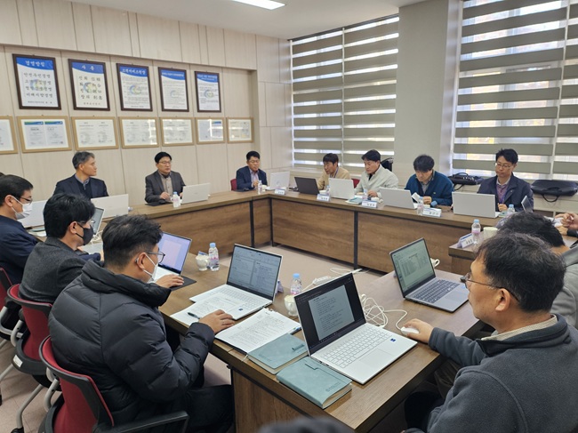 ▲ 춘천도시공사가 11일 본사 회의실에서 '경영평가 개선 및 동절기 안전대책 회의'를 개최했다. ⓒ춘천도시공사