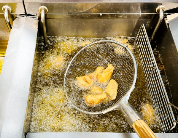 ▲ 최근에는 교촌치킨이 닭다리살만 사용하던 순살 메뉴에 닭가슴살을 섞고 총 중량을 30% 줄여 비판을 받기도 했다.ⓒ교촌에프앤비