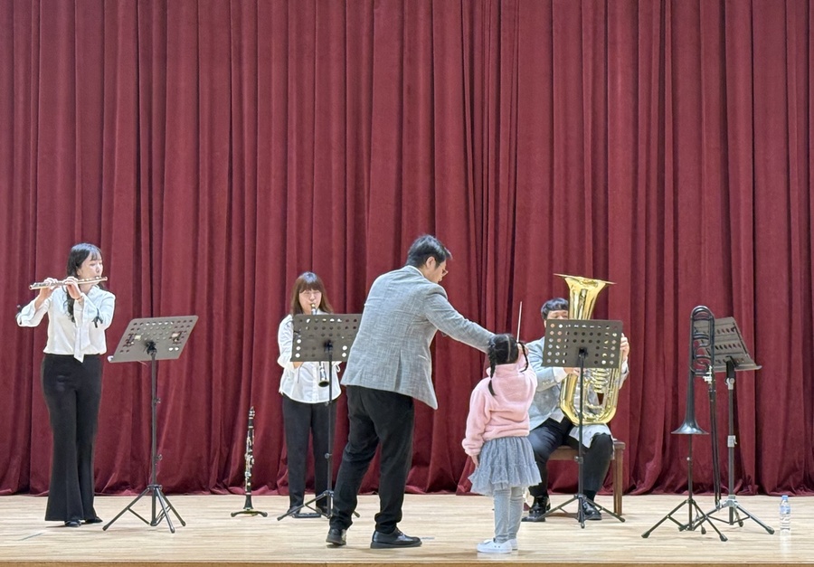 ▲ 경북교육청(교육감 임종식)은 지난 6일 영유아의 정서․심리 발달 지원 사업의 일환으로 봉화 지역 영유아를 직접 찾아가 ‘찾아가는 문화 공연’을 운영했다.ⓒ경북교육청