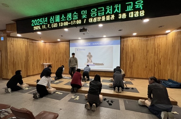▲ 부여군보건소는 군민과 공무원, 법정 의무 대상자 총 200여 명을 대상으로 CPR·응급처치 교육을 2일간 진행했다.ⓒ부여군