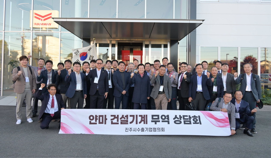 ▲ 진주시 수출기업의 해외시장 개척 경쟁력 강화를 위해 마련된 행사로, 해외진출 성공사례를 공유하고 기업 간 상생발전을 도모하기 위해 일본 후쿠오카에서 ‘진주시 수출기업 해외전략 설명회’를 개최했다. ⓒ진주시