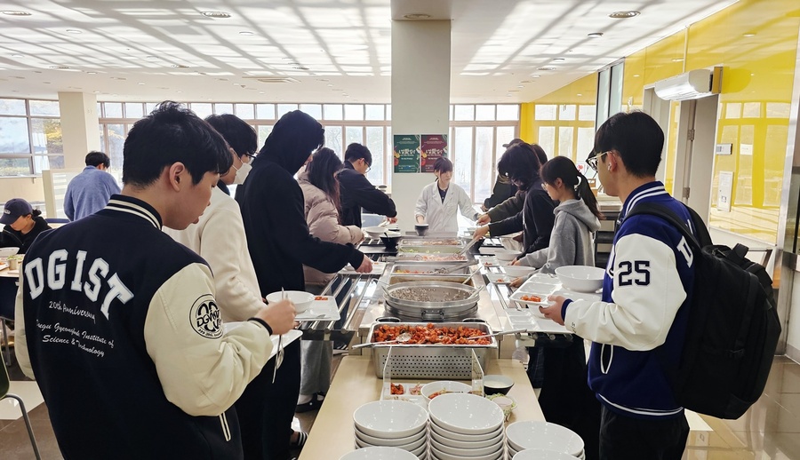 ▲ DGIST(총장 이건우)는 지역 농·축산물을 활용한 특성화 아침식사 프로그램 ‘천원의 아침밥: 로컬愛 밥상’을 운영하며, 학생 복지 향상과 지역 상생 가치를 실현하고 있다.ⓒDGIST