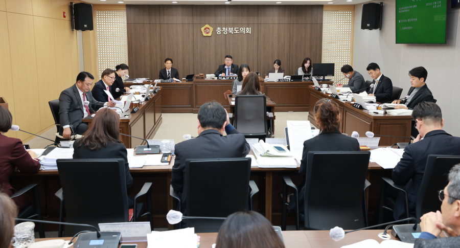 ▲ 충북도의회 행정문화위원회 충북도 문화체육관광국에 대한 행정사무감사 장면.ⓒ충북도의회