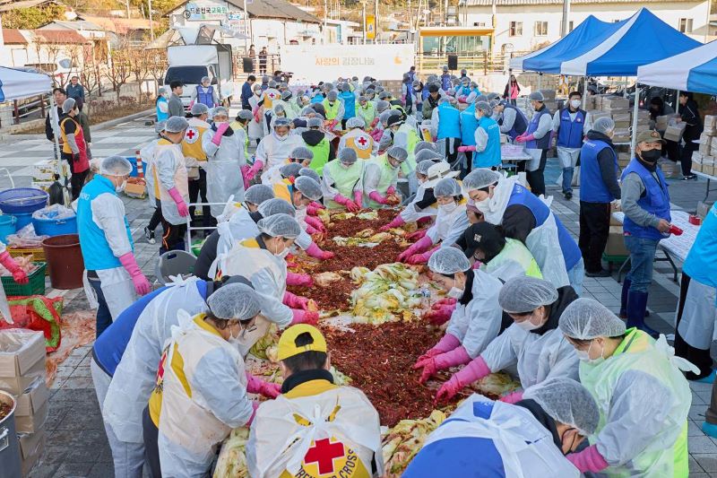 ▲ 아산시 ‘2025 사랑의 김장 나눔’ 행사 개최 모습.ⓒ아산시