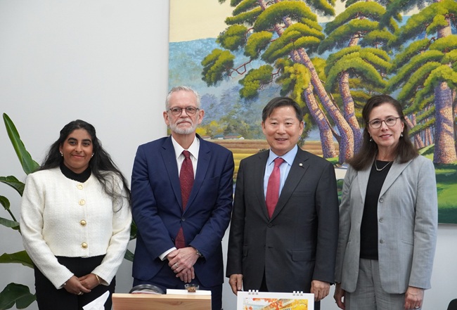 ▲ 이철규 국회 산업통상자원중소벤처기업위원회 위원장이 지난 11일 국회에서 미 상공회의소 방한단을 접견하며 양국의 교류·협력 방안을 논의했다. ⓒ이철규 의원실