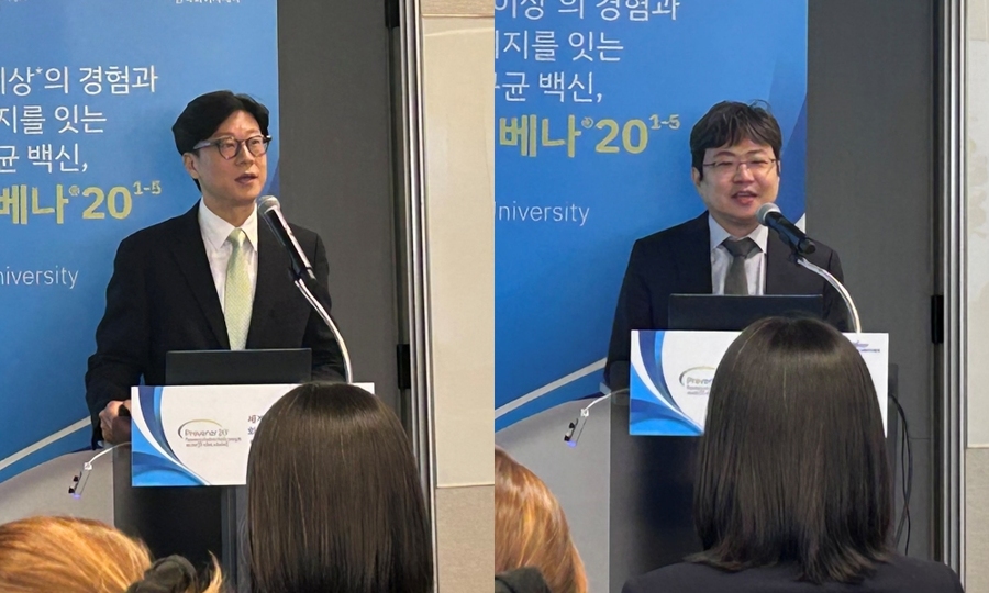 ▲ 송찬우 화이자제약 부사장(왼쪽)과 김동현 인하대 의대 교수가 12일 한국화이자제약 본사에서 폐렴구균 백신 '프리베나20'를 주제로 설명하고 있다. ⓒ조희연 기자