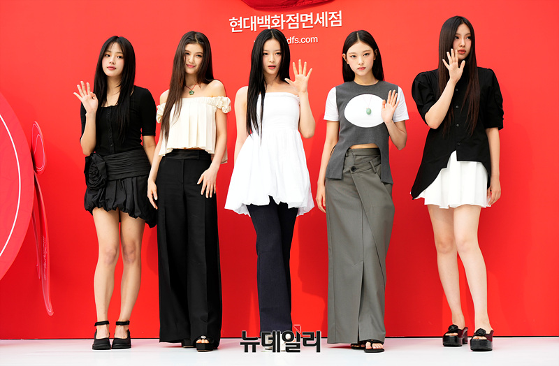 뉴진스 완전체 복귀 관련 이미지