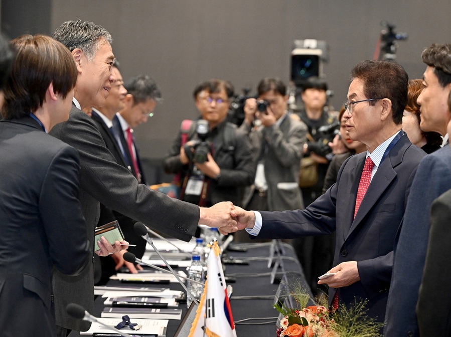 ▲ 이철우 경북도 지사는 12일 인천시 경원재에서 열린 제8회 한일시장지사회의에 참석해, 한일 양국 지방 정부 간 공동 현안과 교류 협력 확대 방안에 대해 폭넓은 의견을 나눴다(아베 슈이치 일본 전국지사회 회장 나가노현 지사)ⓒ경북도